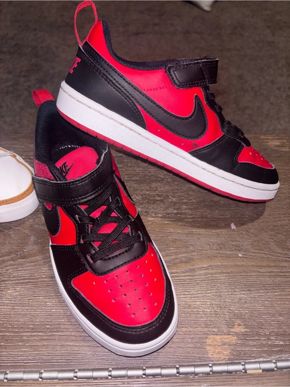 Nike Kids Red and Black Low-Top Sneakers with Hook-and-Loop Strap